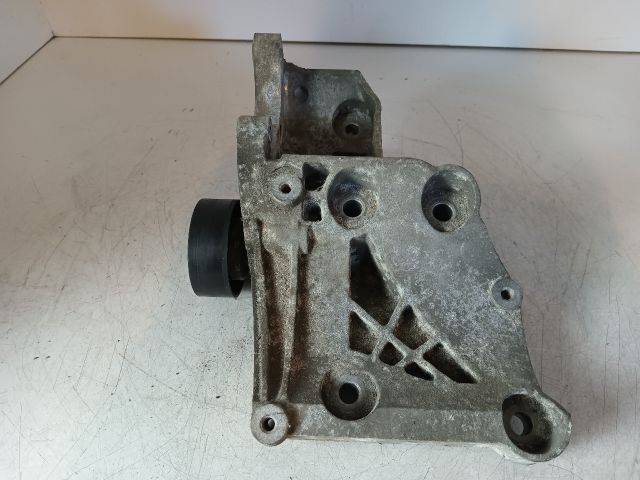 bontott OPEL ASTRA J Generátor Tartó Bak