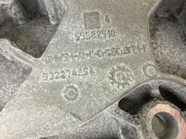 bontott OPEL ASTRA J Generátor Tartó Bak