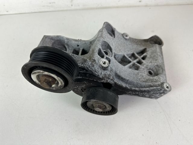 bontott OPEL ASTRA J Generátor Tartó Bak