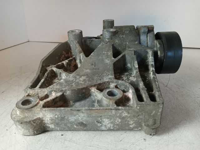 bontott OPEL ASTRA J Generátor Tartó Bak