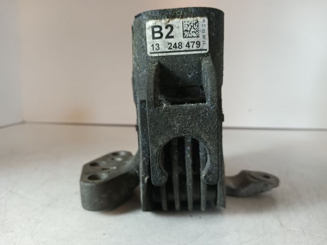 bontott OPEL ASTRA J Motor Tartó Bak Jobb