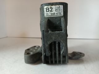 bontott OPEL ASTRA J Motor Tartó Bak Jobb