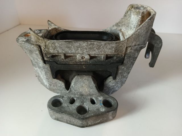 bontott OPEL ASTRA J Motor Tartó Bak Jobb