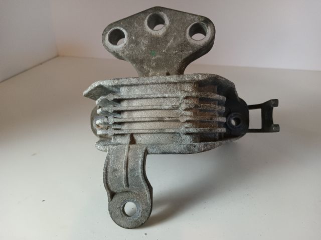 bontott OPEL ASTRA J Motor Tartó Bak Jobb