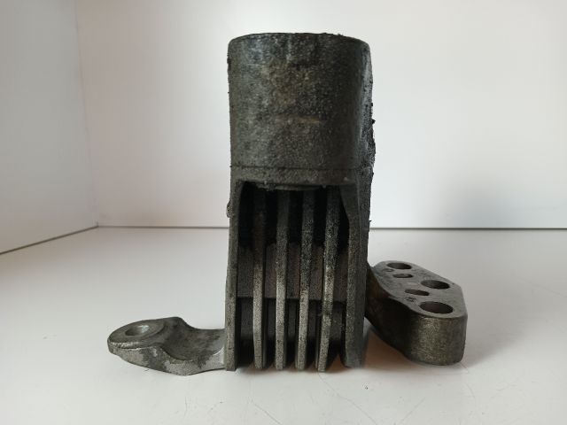 bontott OPEL ASTRA J Motor Tartó Bak Jobb