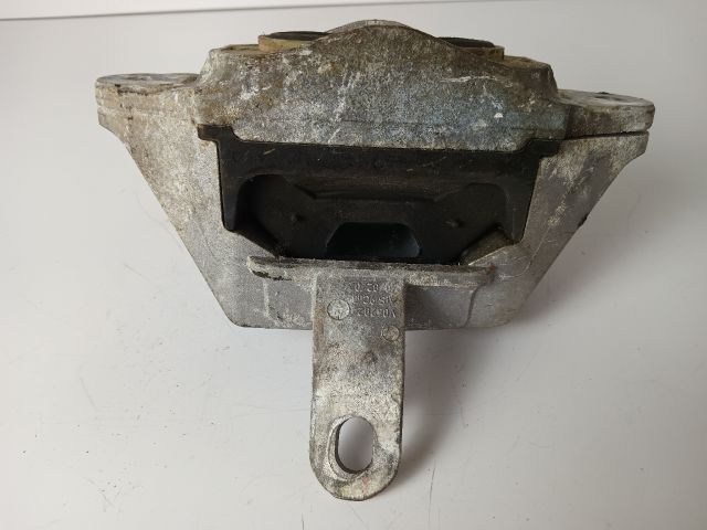 bontott OPEL ASTRA J Motor Tartó Bak Jobb