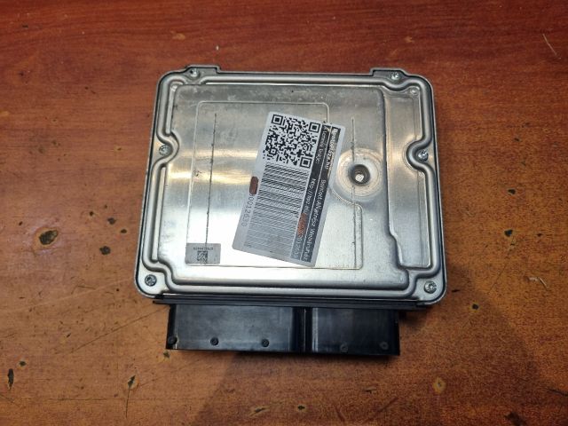 bontott OPEL ASTRA J Motorvezérlő