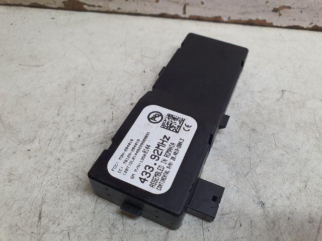 bontott OPEL ASTRA J Antenna Erősítő