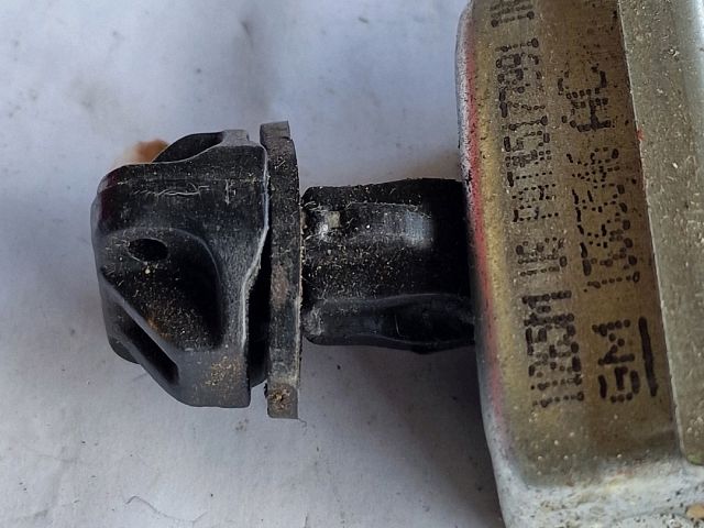 bontott OPEL ASTRA J Bal első Ajtóhatároló