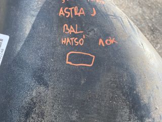 bontott OPEL ASTRA J Bal első Dobbetét (Kerékjárati, Műanyag)