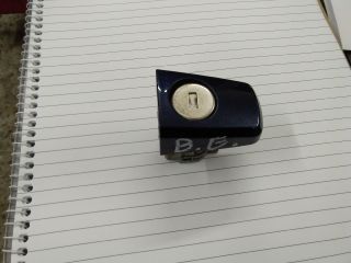 bontott OPEL ASTRA J Bal első Zárbetét