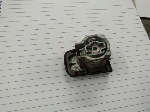 bontott OPEL ASTRA J Bal első Zárbetét