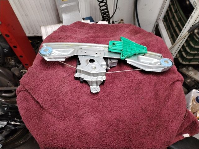 bontott OPEL ASTRA J Bal hátsó Ablakemelő Szerkezet (Elektromos)