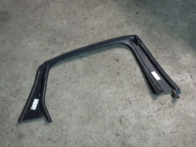 bontott OPEL ASTRA J Bal hátsó Ablakvezető Gumi