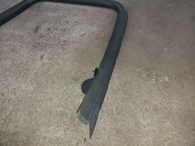 bontott OPEL ASTRA J Bal hátsó Ajtókeret Burkolat