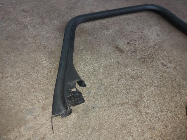 bontott OPEL ASTRA J Bal hátsó Ajtókeret Burkolat