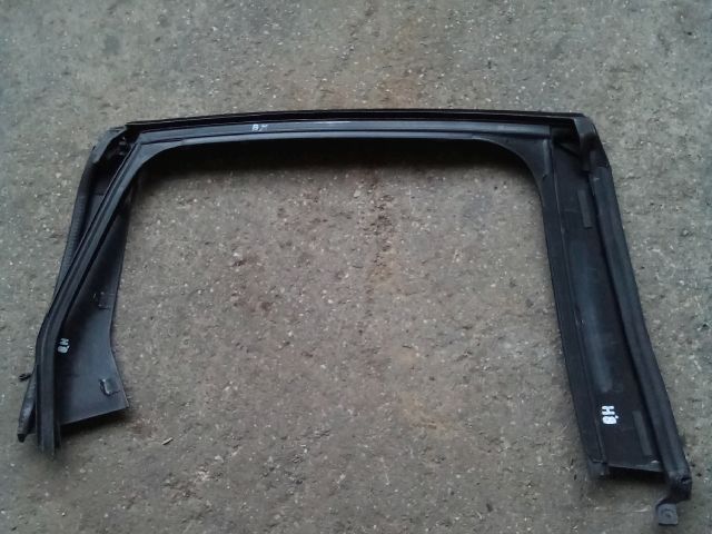 bontott OPEL ASTRA J Bal hátsó Ajtókeret Burkolat