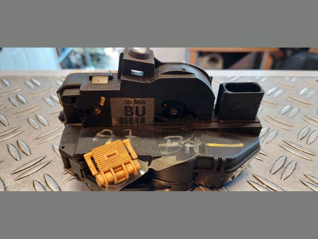 bontott OPEL ASTRA J Bal hátsó Ajtózár