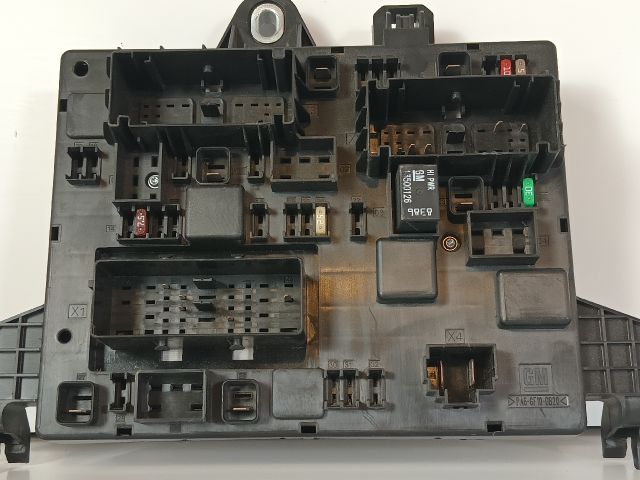 bontott OPEL ASTRA J Biztosítéktábla Csomagtér