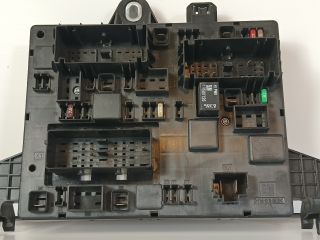 bontott OPEL ASTRA J Biztosítéktábla Csomagtér