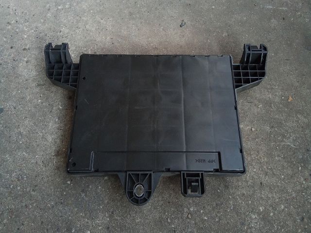 bontott OPEL ASTRA J Biztosítéktábla Csomagtér