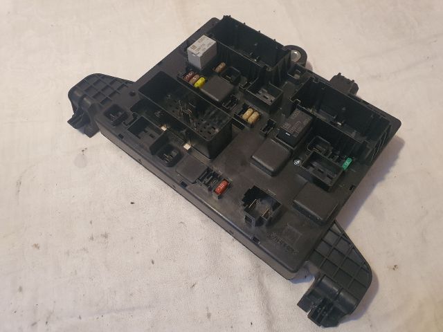 bontott OPEL ASTRA J Biztosítéktábla Csomagtér