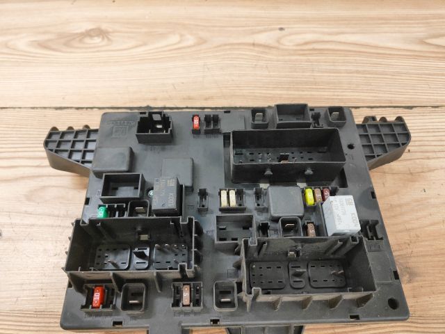 bontott OPEL ASTRA J Biztosítéktábla Csomagtér