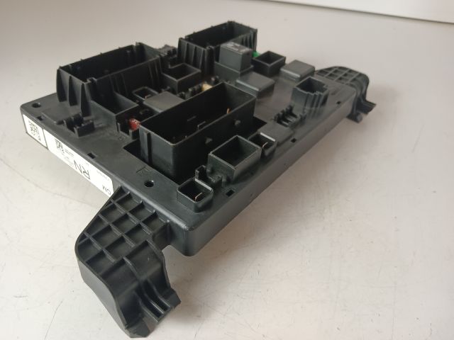 bontott OPEL ASTRA J Biztosítéktábla Csomagtér