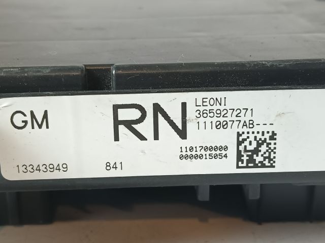 bontott OPEL ASTRA J Biztosítéktábla Csomagtér