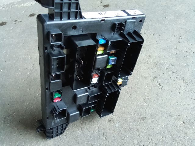 bontott OPEL ASTRA J Biztosítéktábla Csomagtér