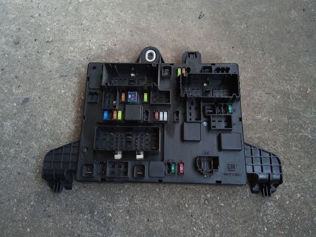 bontott OPEL ASTRA J Biztosítéktábla Csomagtér