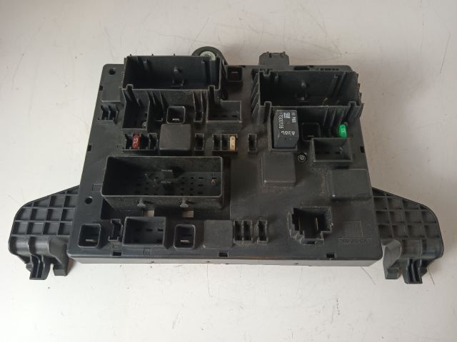 bontott OPEL ASTRA J Biztosítéktábla Csomagtér