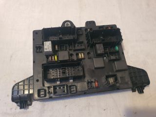 bontott OPEL ASTRA J Biztosítéktábla Csomagtér