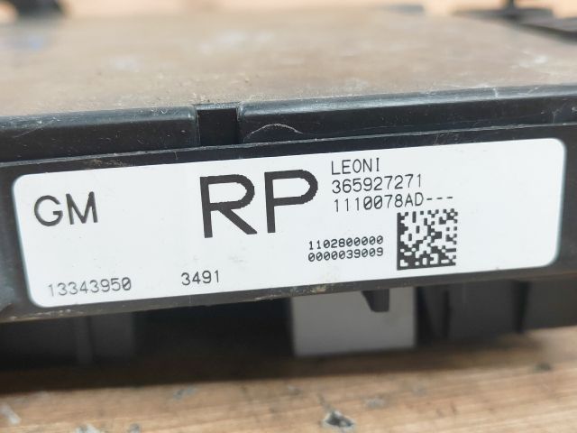 bontott OPEL ASTRA J Biztosítéktábla Csomagtér