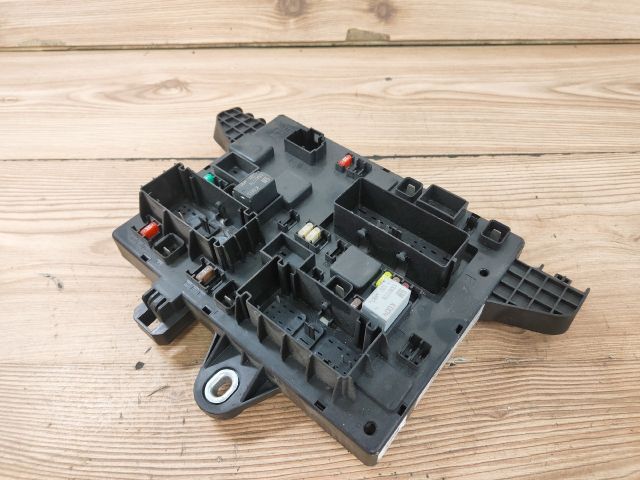 bontott OPEL ASTRA J Biztosítéktábla Csomagtér