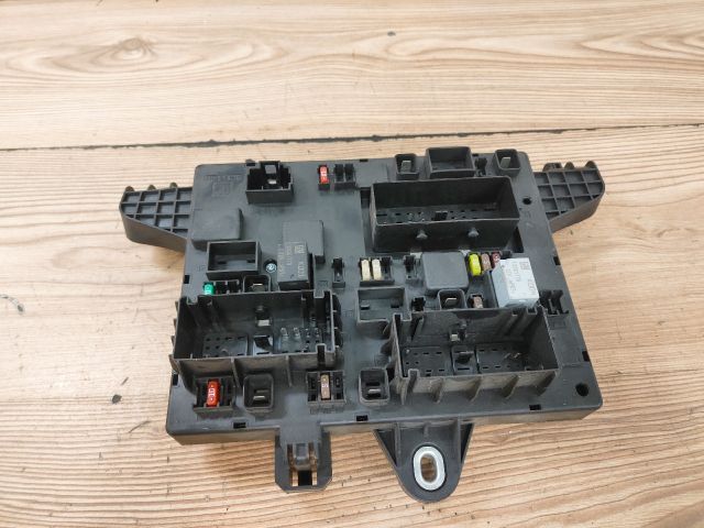 bontott OPEL ASTRA J Biztosítéktábla Csomagtér