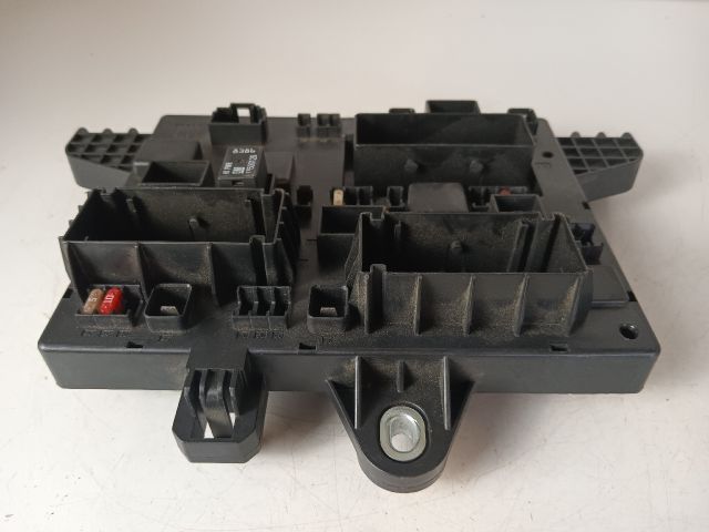 bontott OPEL ASTRA J Biztosítéktábla Csomagtér