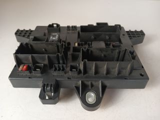 bontott OPEL ASTRA J Biztosítéktábla Csomagtér