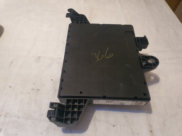 bontott OPEL ASTRA J Biztosítéktábla Csomagtér