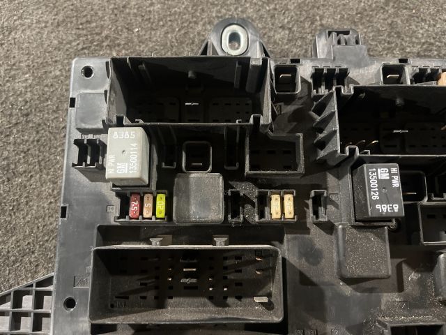 bontott OPEL ASTRA J Biztosítéktábla Utastér