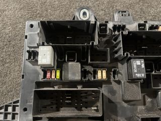 bontott OPEL ASTRA J Biztosítéktábla Utastér