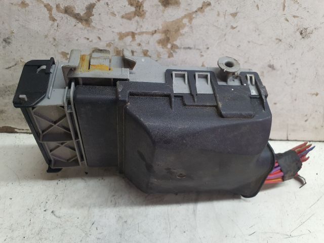 bontott OPEL ASTRA J Biztosítéktábla Utastér