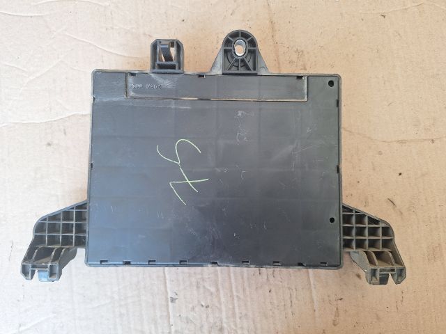 bontott OPEL ASTRA J Biztosítéktábla Utastér