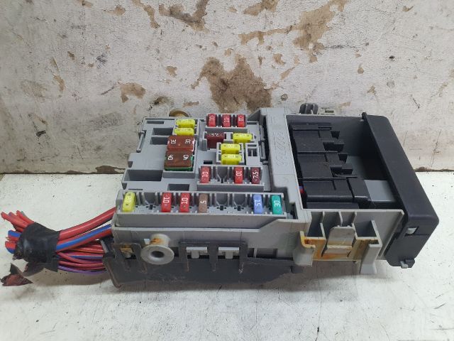 bontott OPEL ASTRA J Biztosítéktábla Utastér