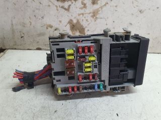 bontott OPEL ASTRA J Biztosítéktábla Utastér