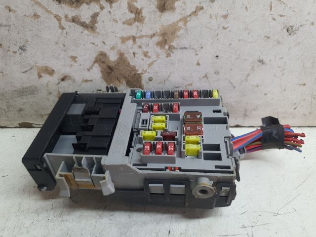 bontott OPEL ASTRA J Biztosítéktábla Utastér