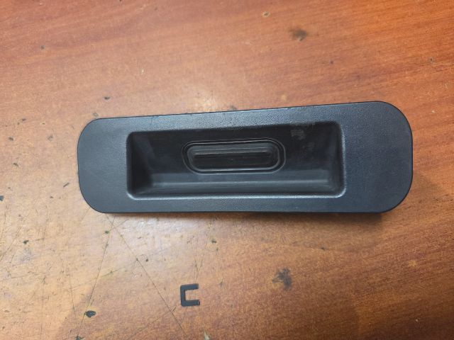 bontott OPEL ASTRA J Csomagtérajtó Kapcsoló