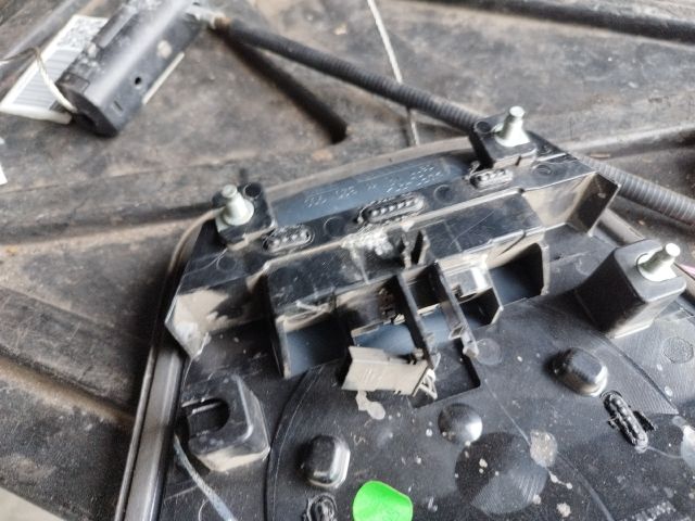 bontott OPEL ASTRA J Csomagtérajtó Kilincs