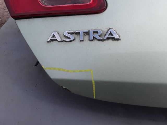 bontott OPEL ASTRA J Csomagtérajtó Kilincs