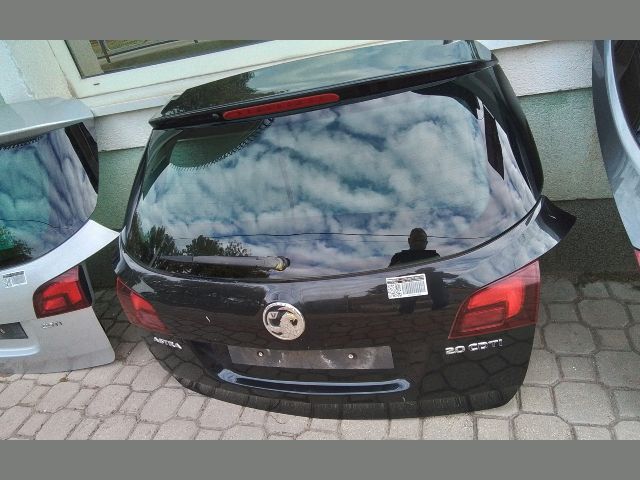 bontott OPEL ASTRA J Csomagtérajtó (Részeivel)